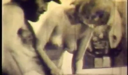 عروسک جنس گیر کرده در شکاف sexخواهربرادر