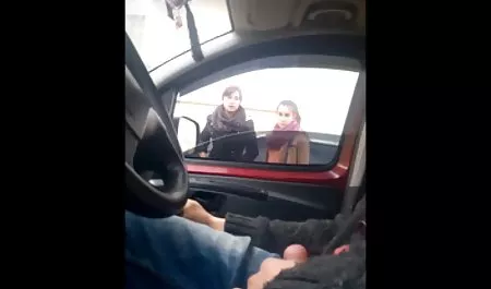 برخوردار لزبین, ماساژ سوپر خواهر و برادر