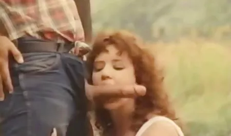 پیدا کردن پیشخدمت sexخواهر زن در یک ژست جاذب