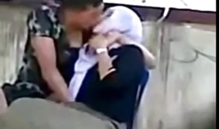 سلما با یک مرد سکس برادر خواهر سیاه و سفید