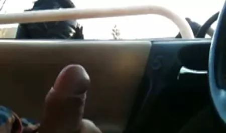 جینا جی نشسته مرطوب سوپر خواهر برادر در چهره انسان