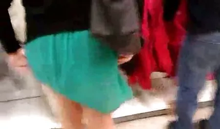 دختر سرگرم سکس خواهر و برادر کوچک کننده و گرم