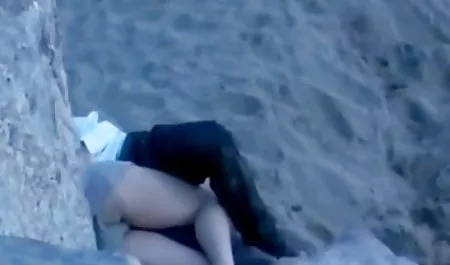 یک زن و فیلم سکسی برادر و خواهر شوهر در یک خانه در نزدیکی دریا